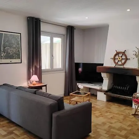 Maite, Quartier Calme, Piscine Chauffee Holiday home